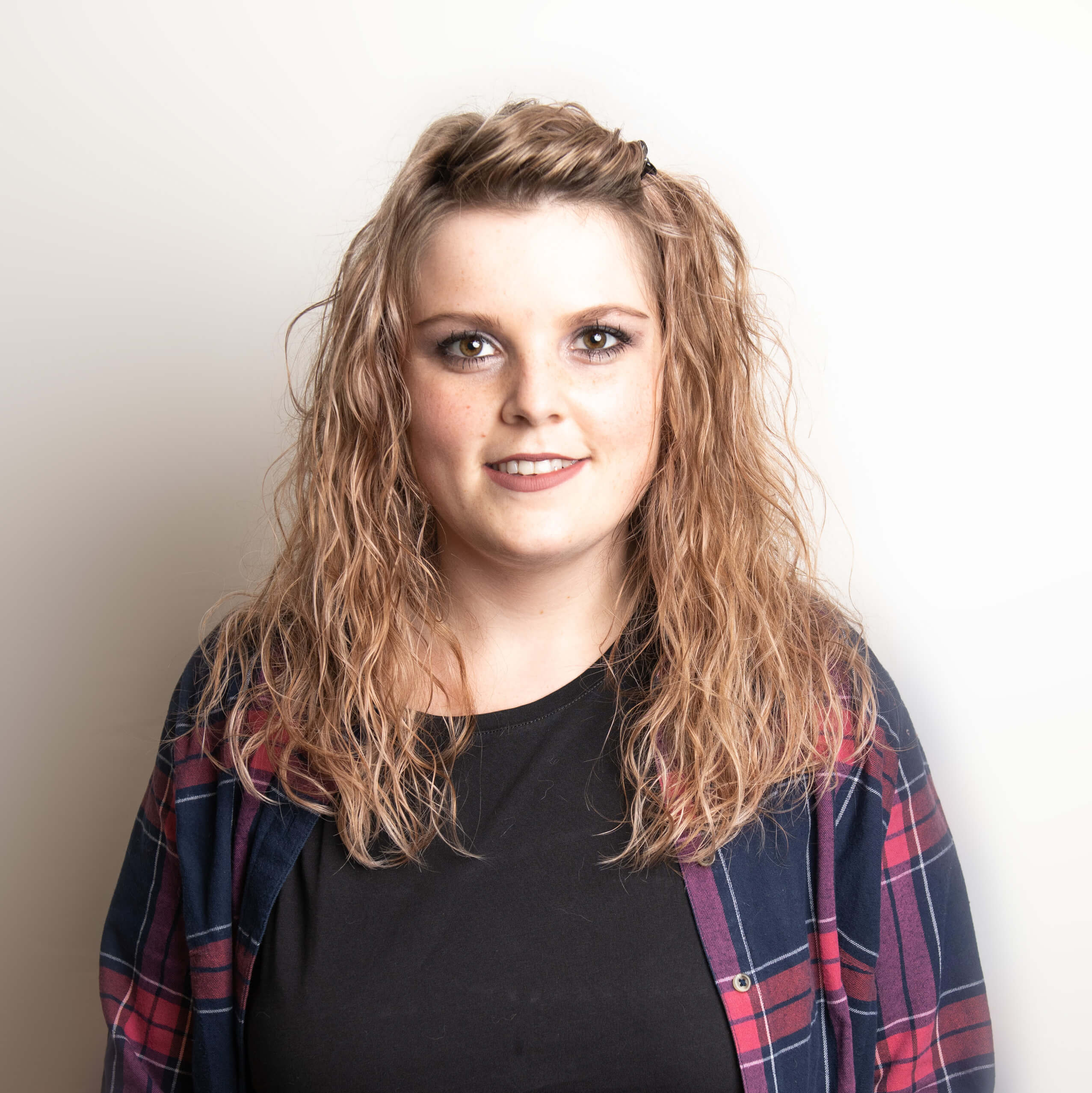 https://www.haar-werk.ch/wp-content/uploads/2020/12/Nadin-Tanner.jpg
