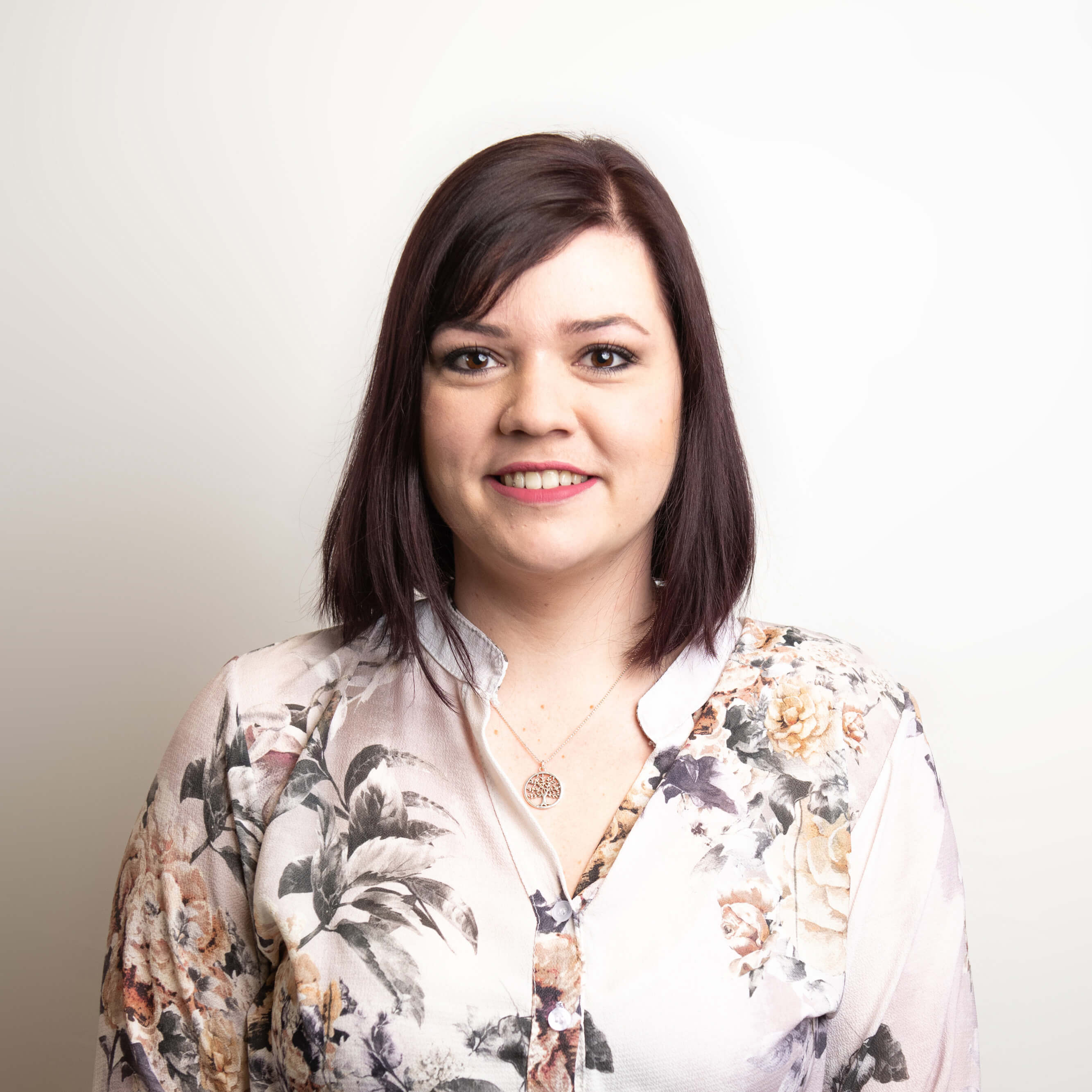https://www.haar-werk.ch/wp-content/uploads/2020/12/Nadine-Stucki.jpg