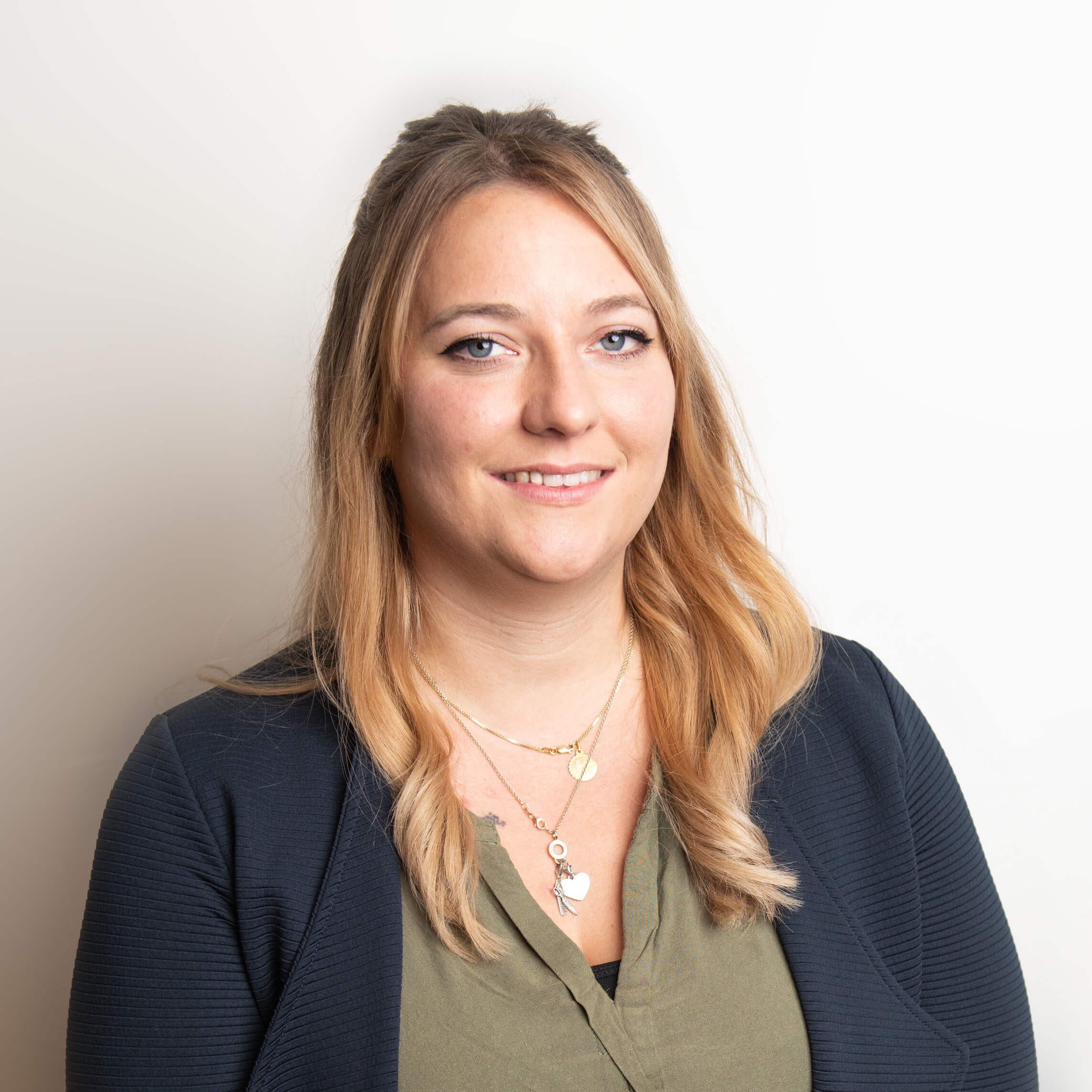 https://www.haar-werk.ch/wp-content/uploads/2020/12/Stefanie-Zbinden.jpg