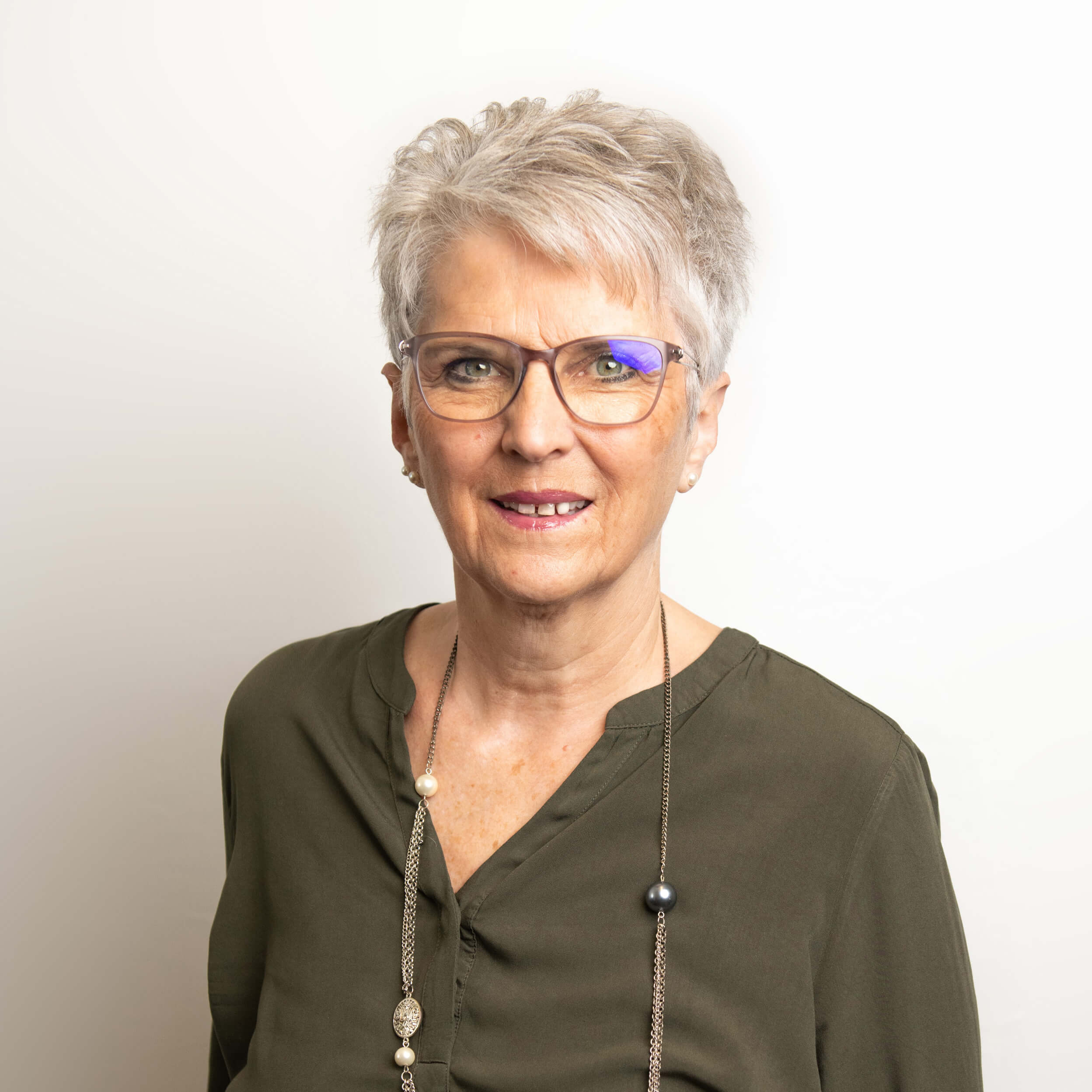 https://www.haar-werk.ch/wp-content/uploads/2021/01/Vroni-Schweizer.jpg