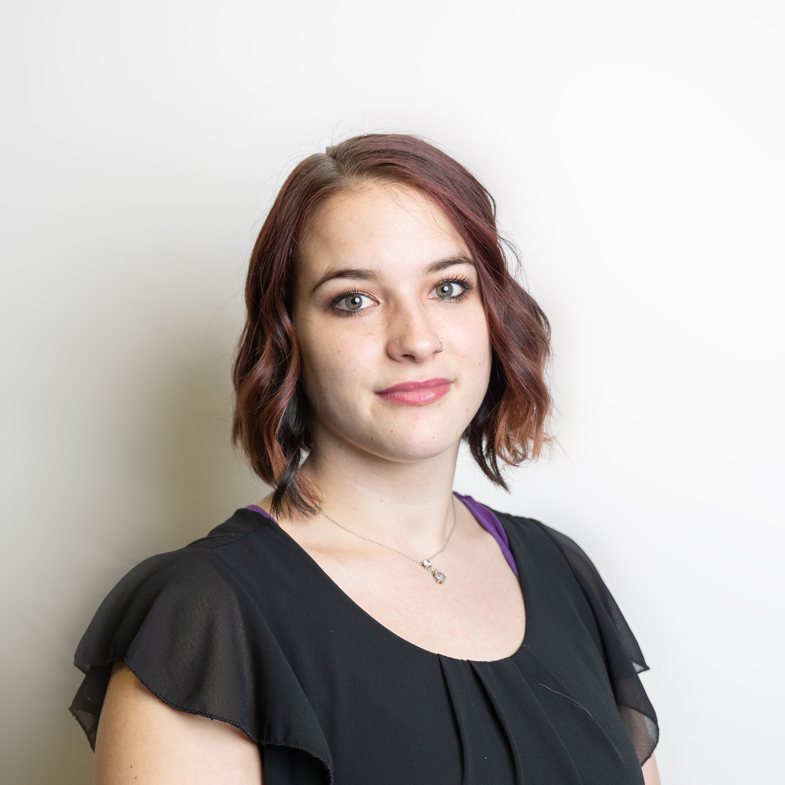 https://www.haar-werk.ch/wp-content/uploads/2022/05/Bettina-Hari.jpg
