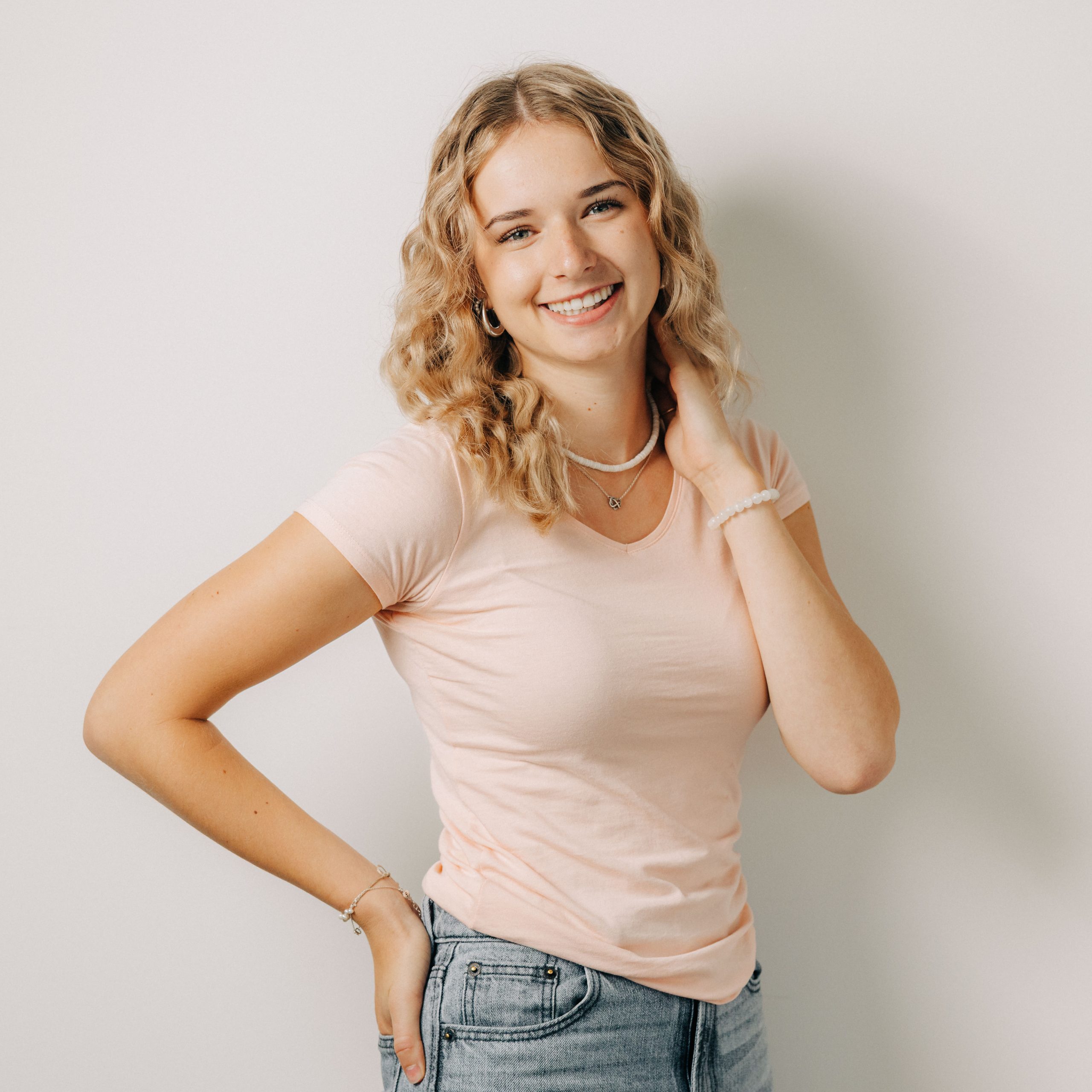 https://www.haar-werk.ch/wp-content/uploads/2025/08/Broennimann-Nicole_haar-werk-scaled.jpg
