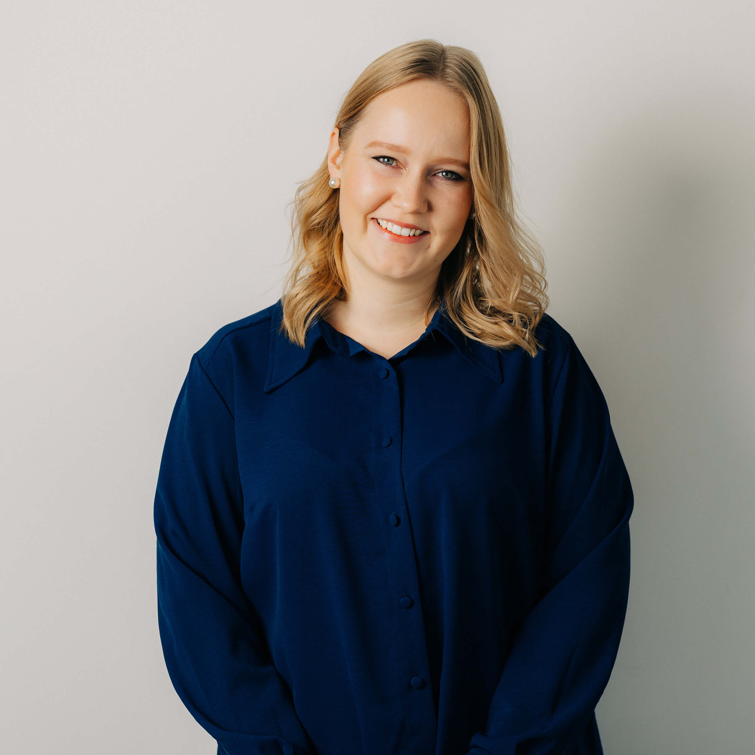 Janine-Luginbühl-(Thun-Strättligen) https://www.haar-werk.ch/wp-content/uploads/2026/02/Janine-Luginbuehl-Thun-Straettligen.jpg