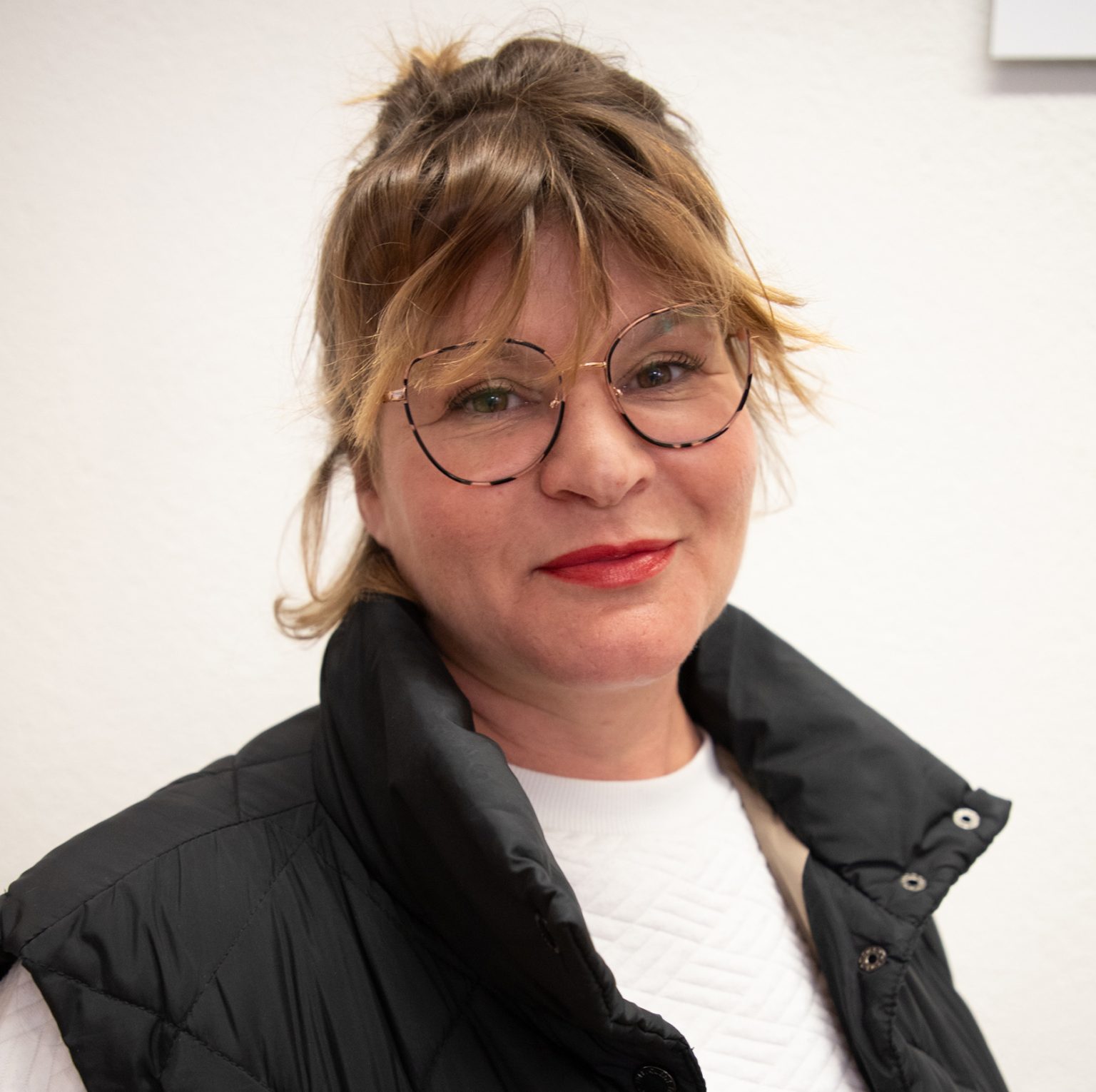 Nicole Schaad https://www.haar-werk.ch/wp-content/uploads/2026/02/Nicole-Schaad-1536x1530.jpg